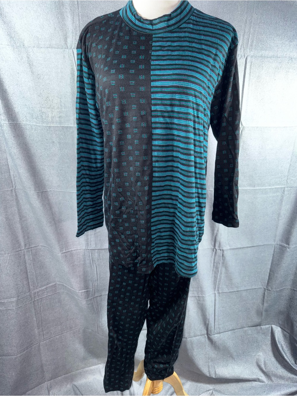 2328-Any Moment Maternity Women’s Two-Tone Teal and Black Lounge Pantsuit